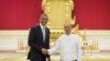 លោក​ប្រធានាធិបតី បារ៉ាក់ អូបាម៉ា ចាប់​រលាក់ដៃ​ជាមួយ​លោក​ប្រធានាធិបតី​ មីយ៉ាន់ម៉ា ថេន សេន នៅ​វិមាន​ប្រធានាធិបតី​ក្នុង​ទីក្រុង​នៃ​ពិដោរ​ក្នុង​ប្រទេស​ភូមា​ នៅ​ថ្ងៃទី១៣ ខែវិច្ឆិកា ឆ្នាំ២០១៤។