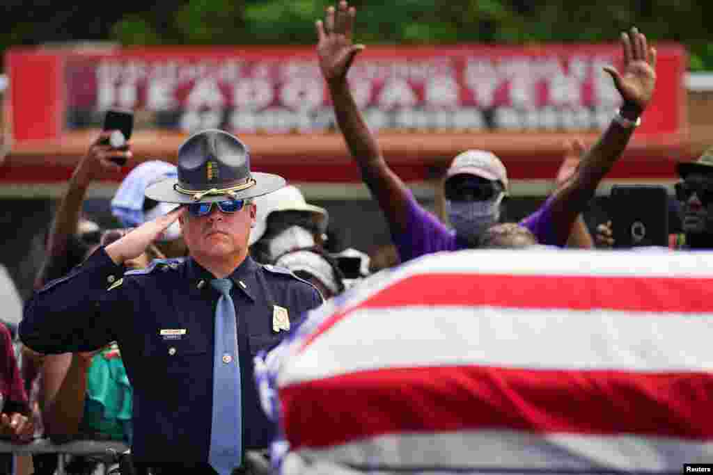 Una procesión se llevó a cabo en Selma, Alabama el domingo 26 de julio, para conmemorar al legislador de Georgia.