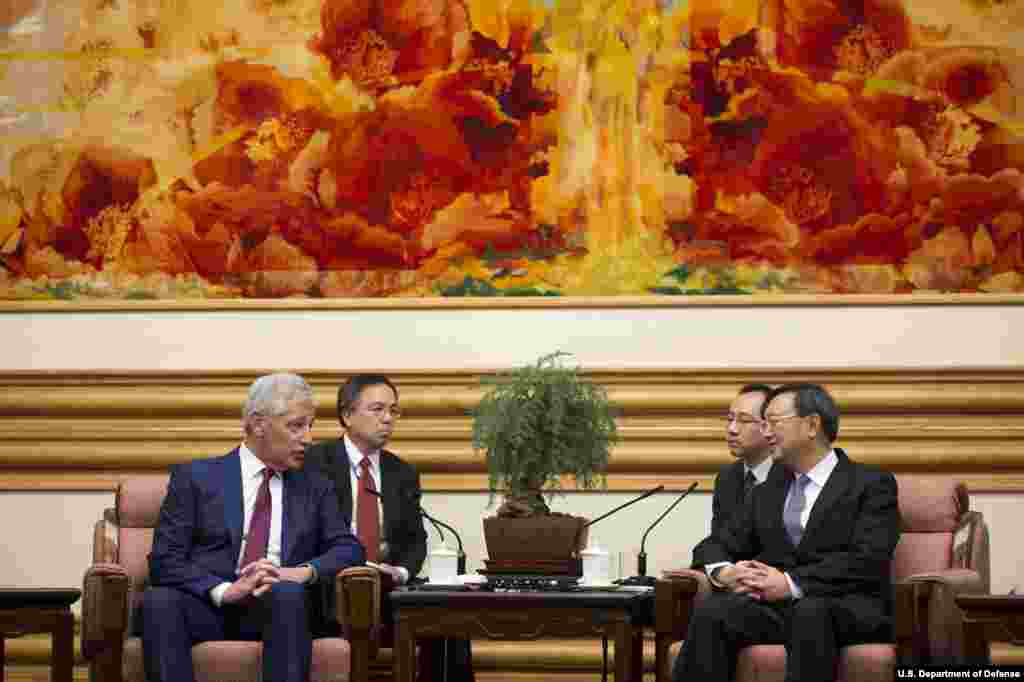 2014年4月9日国防部长哈格尔在北京中南海接见中国国务委员杨洁篪