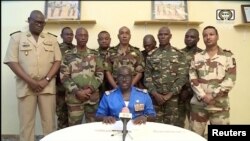 Niger ordu sözcüsü Amadou Adramane, ulusal televizyon kanalında darbeyle ilgili açıklama yaptı.