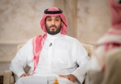 Putra Mahkota Arab Saudi Mohammed bin Salman dalam wawancara di di Riyadh, 27 April 2021, dalam foto yang dirilis Kerajaan Arab Saudi.