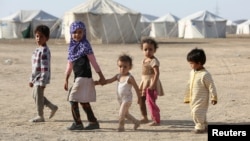 Des enfants dans un camp de déplacés à Marib, au Yémen le 8 mars 2020.