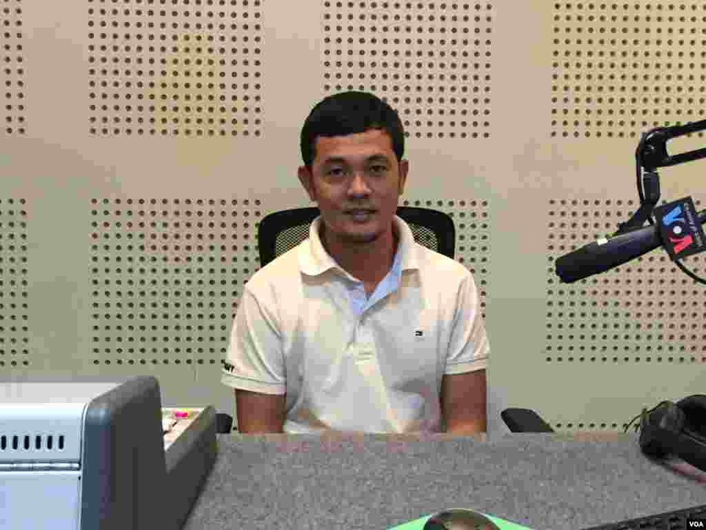 Suy Senglim is a bird photographer and founder of "Birds of Cambodia, Education and Conservation" (Nem Sopheakpanha/VOA Khmer)