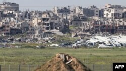 La resolución llama no solo a un alto al fuego sino también a la liberación inmediata de los rehenes y a la eliminación de obstáculos que impiden el acceso humanitario.