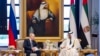 Presiden Uni Emirat Arab, Sheikh Mohammed bin Zayed Al-Nahyan (kanan), bertemu dengan Presiden Rusia Vladimir Putin di istana Qasr Al-Watan di Abu Dhabi, 6 Desember 2023. (Hamad AL-KAABI/UAE PRESIDENTIAL COURT/ AFP)