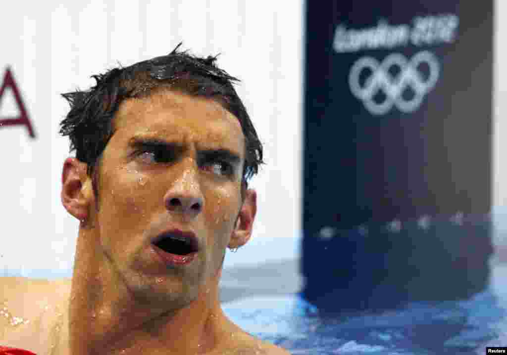 Michael Phelps of the U.S. reacts after finishing in fourth place in the men's 400m individual medley during the London 2012 Olympic Games at the Aquatics Centre July 28, 2012. REUTERS/Michael Dalder (BRITAIN - Tags: SPORT OLYMPICS SPORT SWIMMING)