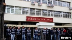 FILE - Police officers stand guard in front of the Supreme Electoral Board (YSK) in Ankara, April 2, 2014. The AKP is petitioning Turkey's Supreme Election Board to repeat last month's mayoral election in Istanbul.