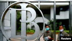 FILE PHOTO: Bank Indonesia's logo is seen at Bank Indonesia headquarters in Jakarta, Indonesia, September 2, 2020. REUTERS/Ajeng Dinar Ulfiana/File Photo
