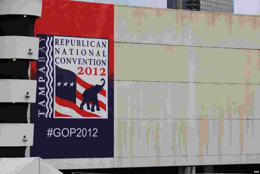 RNC banners are hung all over Tampa, Florida, August 27, 2012. (J. Featherly/VOA)