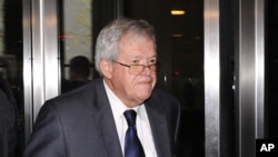 El exlíder republicano se declaró culpable de violar leyes bancarias en octubre y será sentenciado esta semana en Chicago. Si es hallado culpable puede ser condenado hasta cinco años de cárcel.