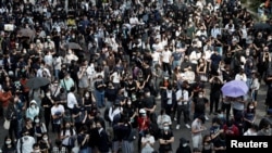 Waandamanaji wakusanyika katikati ya Jiji la Hong Kong, China Novemba 11, 2019.