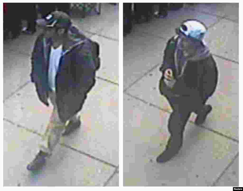 Foto dua tersangka pemboman Boston yang dirilis oleh FBI (18/4) dan diambil dari kamera video. 