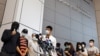 12名港青被扣無音訊 律師前往看守所遇刁難