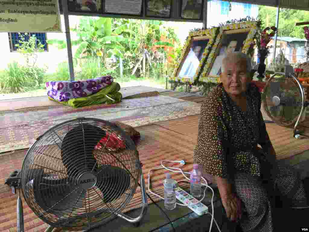 Phok Se, the elderly mother of the late Kem Ley sits on a bamboo bed at her hometown in Takeo province, Cambodia, July 02, 2017. (Hul Reaksmey/VOA Khmer)