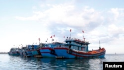 រូបឯកសារ៖ ទូកនេសាទ​វៀតណាម​ ចត​នៅ​ជិត​កោះ​ Ly Son ក្នុង​ខេត្ត​ Quang Ngai ប្រទេស​វៀតណាម។