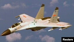 Pesawat tempur China, J-11, yang mencegat pesawat pengintai AS di atas Laut China Selatan hari Selasa 17/5 (foto: dok).