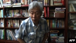 中國山東大學退休教授孫文廣在濟南家中接受訪談。 （2013年8月28日）