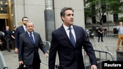 El abogado personal del presidente Donald Trump, Michael Cohen, sale de la corte federal en Manhattan, el 30 de mayo de 2018.