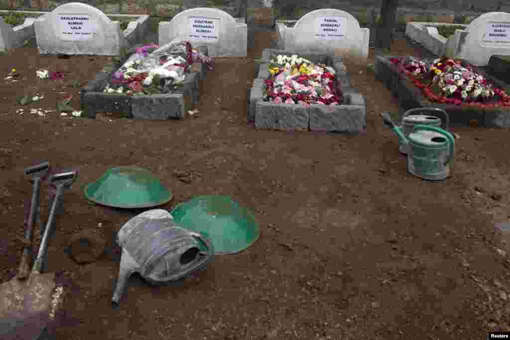 Fresh graves of Westgate Shopping Centre shooting victims are pictured in a cemetery in Nairobi, Sept. 25, 2013. 