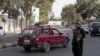 Un miembro del Talibán custodia un punto de control en una calle de Kabul, Afganistán, el 29 de agosto de 2021.