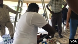 Un día antes de comenzar sus labores hospitalarias, parte de la tripulación se unió a miembros de la sociedad civil para participar en una actividad de embellecimiento del parque Saith Park, en la localidad de Chaguana, a cuarenta minutos de Puerto España.