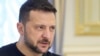 En esta imagen, distribuida por la oficina de prensa de la presidencia, el presidente de Ucrania, Volodymyr Zelenskyy, habla durante una reunión con el secretario de Estado de EEUU, Antony Blinken, en Kiev, el 14 de mayo de 2024. 