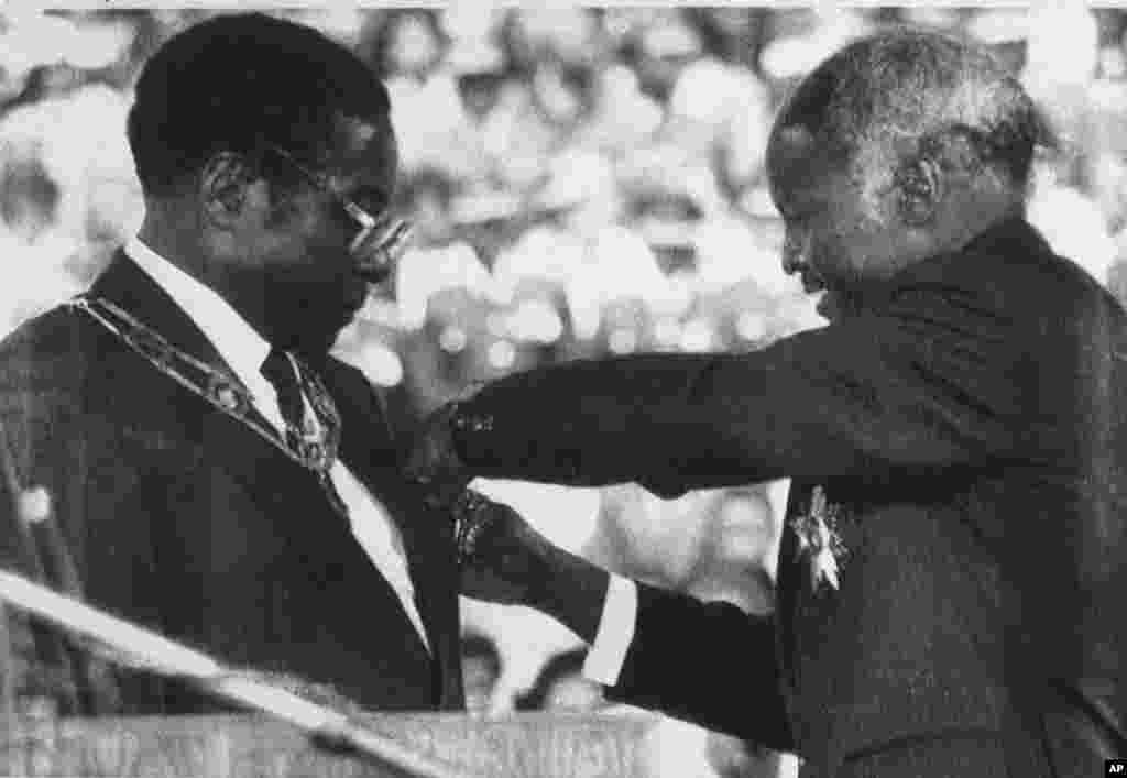 Robert Mugabe's inauguration ceremony in Harare in 1987.