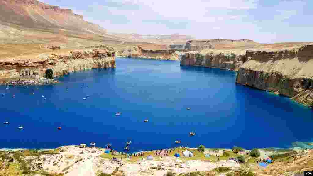 بند امیر نخستین پارک ملی افغانستان است که در ولسوالی یکه ولنگ موقعیت داشته و از شهر بین المللی برخوردار است 