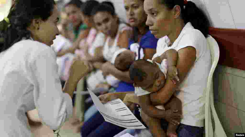 Crianças com microcefalia no hospital Osvaldo Cruz, no Recife 