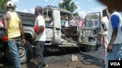 Carro da polícia incendiado por populares em Malanje