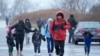 Evacuación apresurada de campamento de migrantes en Nueva York aviva el debate sobre inmigración 