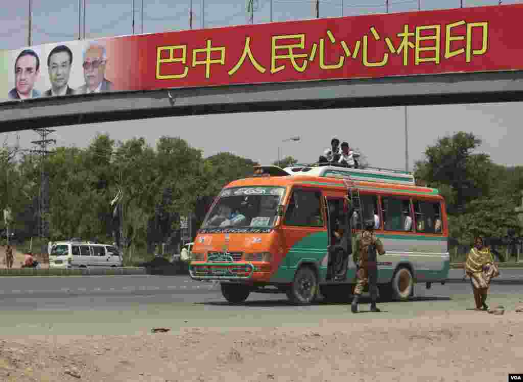 A soldier walks near a bus as he helps to secure the area and clear the roads before the motorcade of Chinese Premier Li Keqiang passes by in Islamabad May 22, 2013.