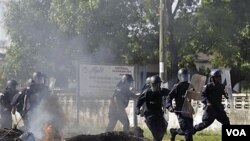 Kerusuhan sehari menjelang putaran kedua Pilpres Liberia menewaskan sedikitnya satu orang saat terjadi bentrokan antara polisi dan pendukung partai oposisi di Monrovia, Liberia (7/11).
