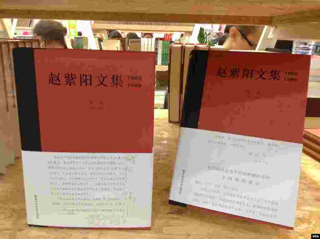 一年一度的香港書展7月20起在灣仔會展中心連續展出七天。據貿發局統計,共有640個書商參展,創下歷年新高,而主辦方也期待參觀人次可以再次突破百萬。