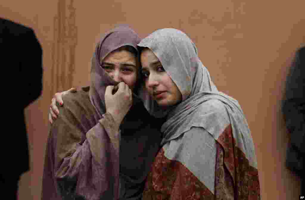 Women mourn outside a hospital's morgue where the bodies of victims of a twin suicide bombing had been taken, Islamabad, March 3, 2014.