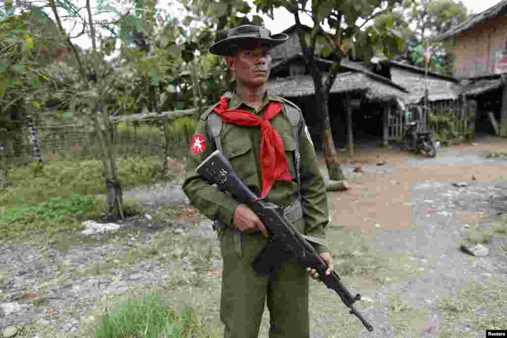 A soldier stands guard near Muslim homes at Shwe Lay village, outside of Thandwe in the Rakhine state, western Burma, Oct. 2, 2013.