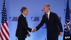 Державний секретар США Ентоні Блінкен і генеральний секретар НАТО Єнс Столтенберг на відкритті засідання міністрів закордонних справ країн НАТО, Брюссель, 28 листопада 2023. SIMON WOHLFAHRT / AFP