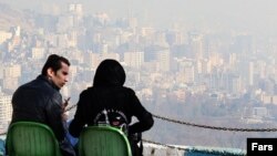 نمایی از فراز شهر تهران و آلودگی هوا. 