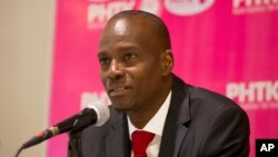 Prezidan Jovenel Moise pandan li tap mennen kanpay pou l vin prezidan Dayiti anba banyè PHTK, Pati Ayisyen Tèt Kale. Pòtoprens, Ayiti. 19 oktòb 2015.