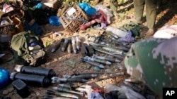 Foto yang dirilis tanggal 7 Januari 2013 oleh tentara pembebasan Burma ini menampilkan amunisi yang mereka sita dari tentara Burma di Laiza, utara Burma (Foto: dok). Amerika sangat prihatin mengenai kekerasan yang berlangsung di negara bagian Kachin, Burma, yang terus berlanjut meskipun telah diberlakukan gencatan senjata antara militer dan kelompok pemberontak.