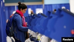 FILE - A voter casts her ballot during early voting in Chicago, Illinois, U.S., Oct. 14, 2016. 