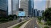 Suasana jalanan di Jakarta tampak sepi pada saat penerapan PPKM Darurat yang diberlakukan 3-20 Juli 2021 (foto: Reuters).