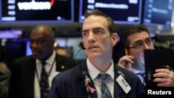 Corredores de bolsa en el Mercado de Valores de Nueva York, el miércoles 11 de marzo de 2020.