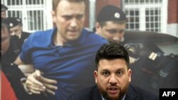 Глава штаба Алексея Навального Леонид Волков во время интервью в Европарламенте 14 декабря 2021 г. Страсбург, Франция