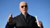 Presiden AS Joe Biden berbicara soal pertukaran tahanan antara AS dan Venezuela sebelum berangkat dari Bandara Internasional Milwaukee Mitchell di Milwaukee, Wisconsin, pada 20 Desember 2023. (Foto: AFP/Mandel Ngan)