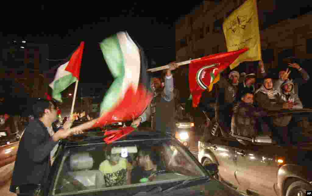 Palestinians celebrate the U.N. General Assembly votes on a resolution to upgrade the status of the Palestinian Authority to a nonmember observer state, Gaza City, November 29, 2012.