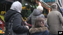 La comunidad musulmana, muchos turcos étnicos que han vivido por décadas en Colonia, Alemania, se han unido al coro de condena a los asaltos a mujeres en la víspera de Año Nuevo.