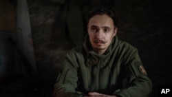 Vojnik 47. brigade poznat po pozivnom znaku "Azimut", 33, tokom intervjua za Associated Press, u oblasti Donjeck, Ukrajina, četvrtak, 29. februar 2024.