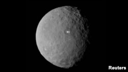 美國太空總署“黎明號”航天器在2月19日拍到的穀神星