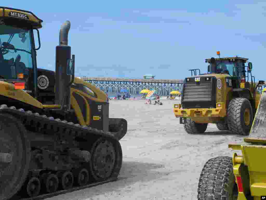 Forecasters warn that large swells caused by Hurricane Arthur spinning offshore could cause some beach erosion, Folly Beach, South Carolina, July 3, 2014.